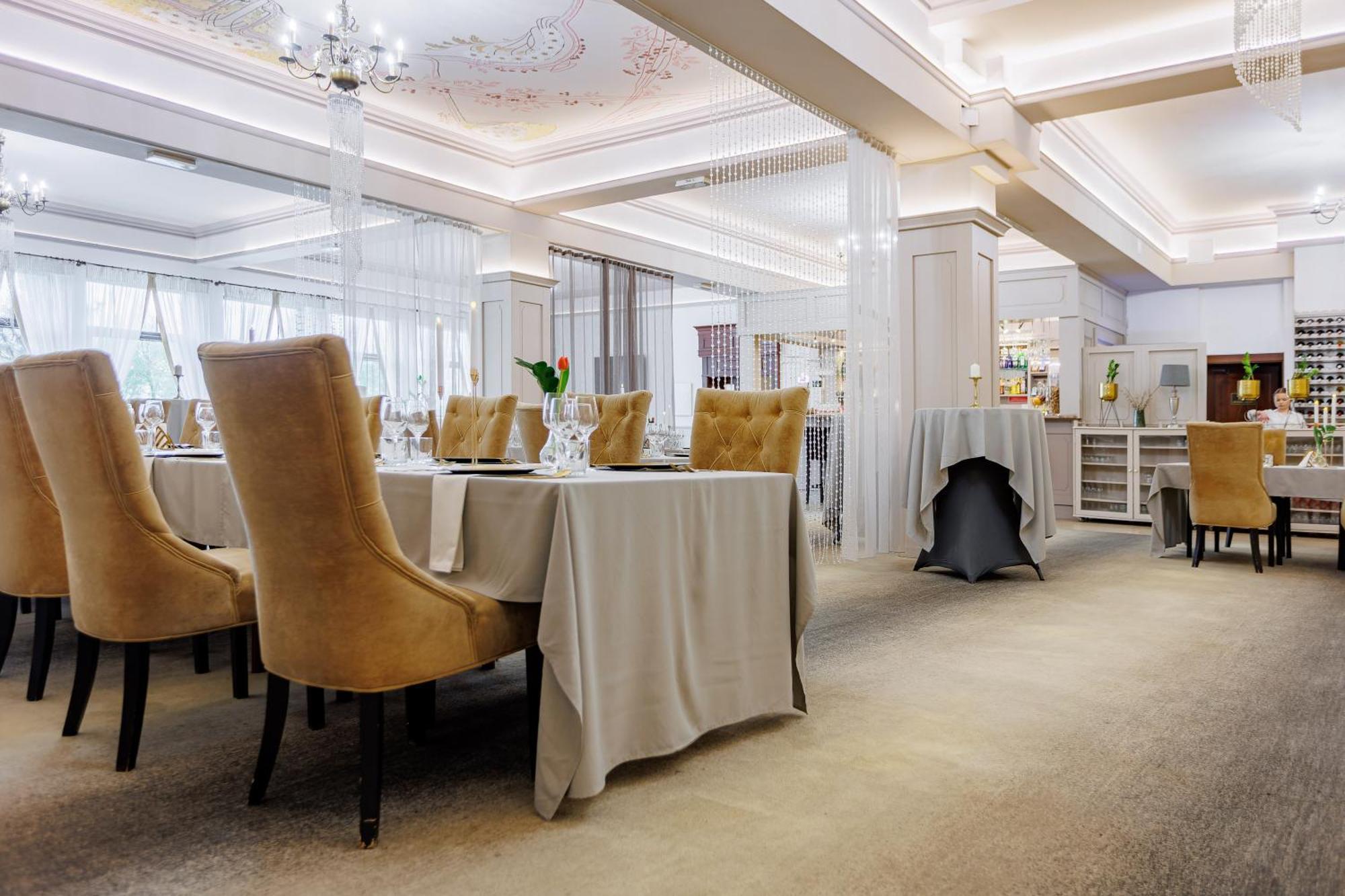 Hotel Cristal Park Dąbrowa Tarnowska Εξωτερικό φωτογραφία
