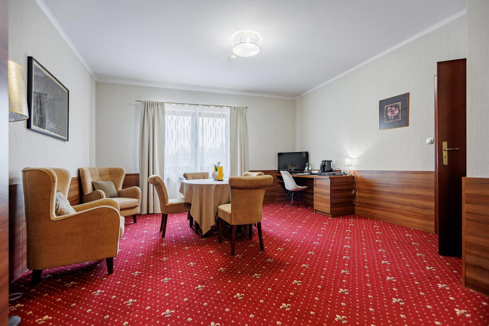 Hotel Cristal Park Dąbrowa Tarnowska Εξωτερικό φωτογραφία