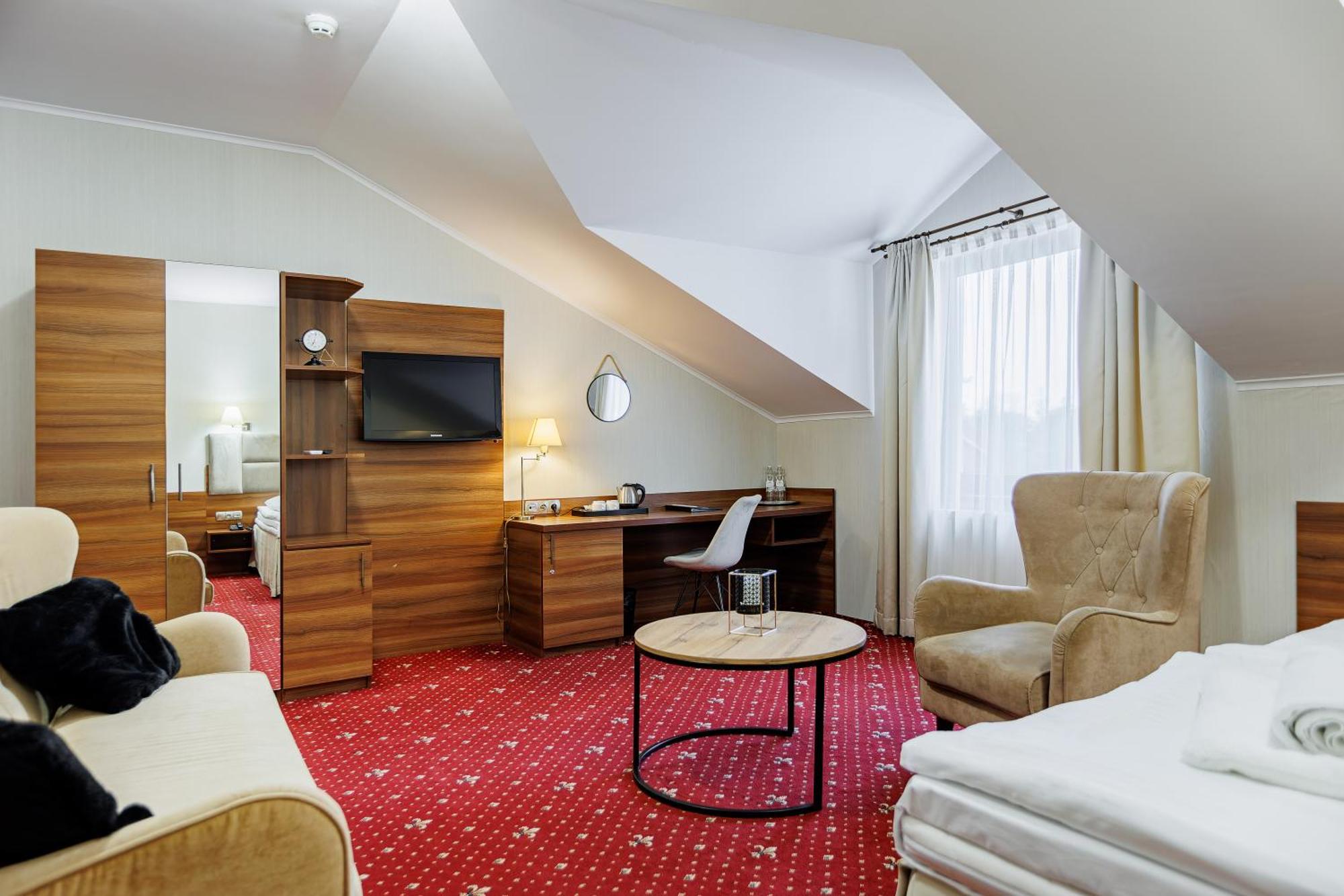 Hotel Cristal Park Dąbrowa Tarnowska Εξωτερικό φωτογραφία