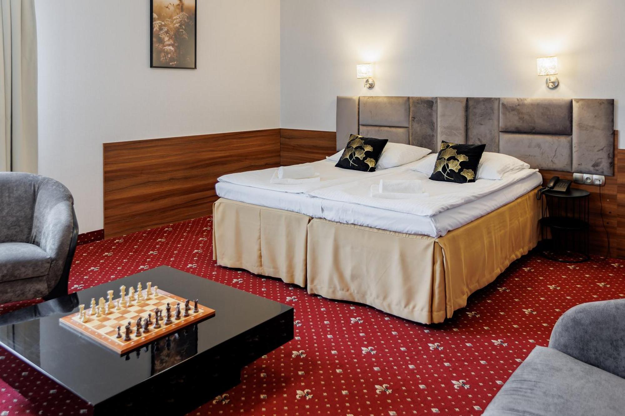Hotel Cristal Park Dąbrowa Tarnowska Εξωτερικό φωτογραφία