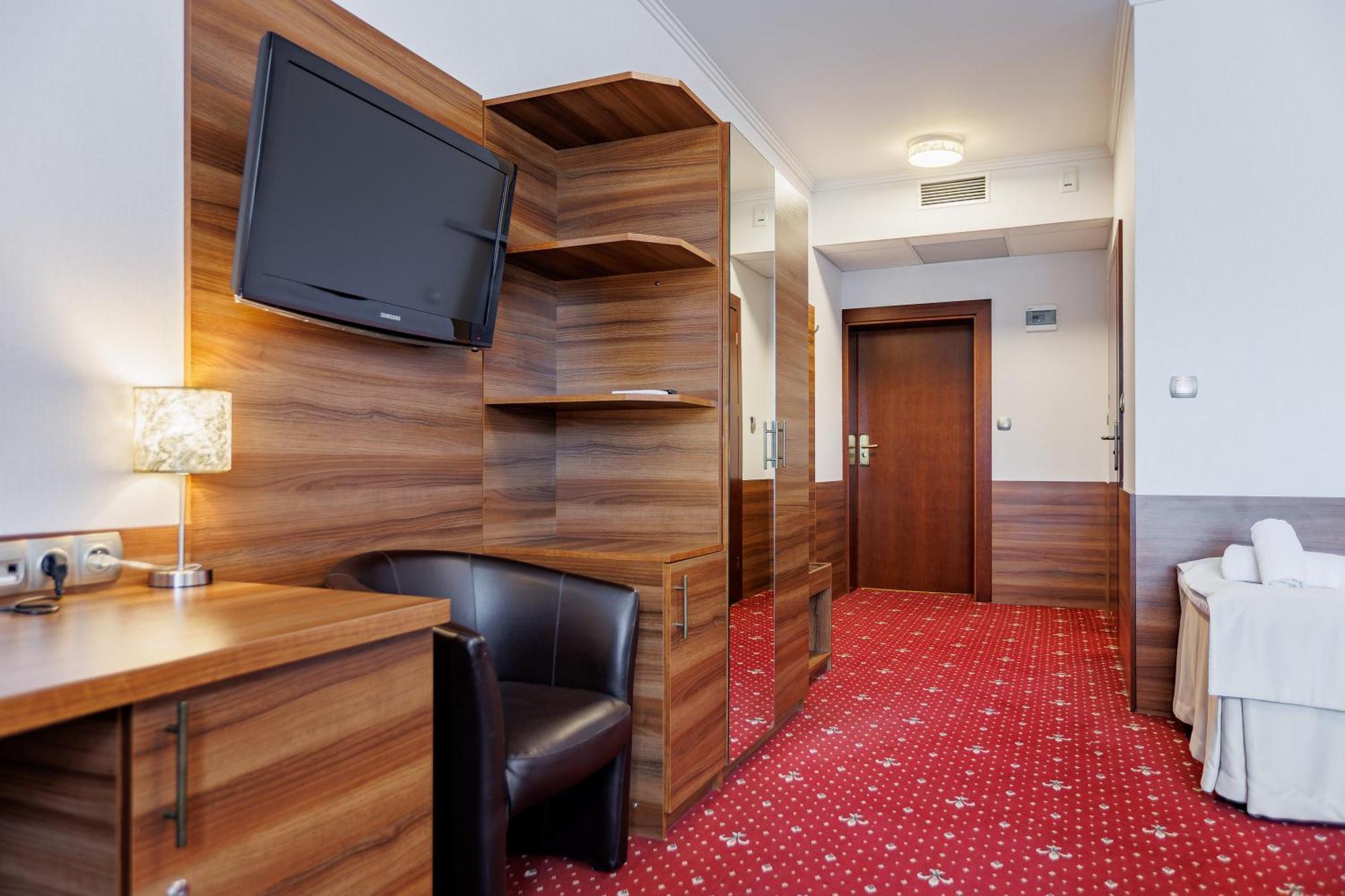 Hotel Cristal Park Dąbrowa Tarnowska Εξωτερικό φωτογραφία