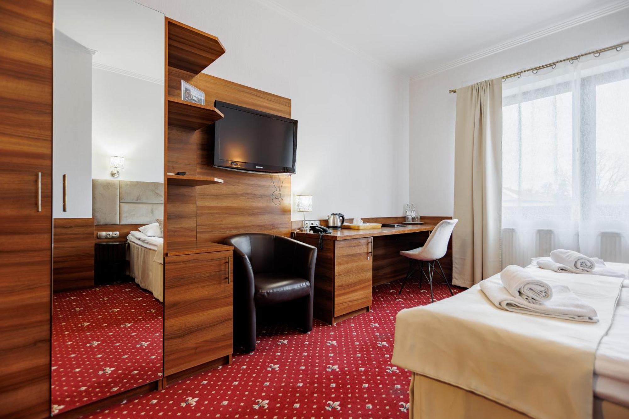 Hotel Cristal Park Dąbrowa Tarnowska Εξωτερικό φωτογραφία