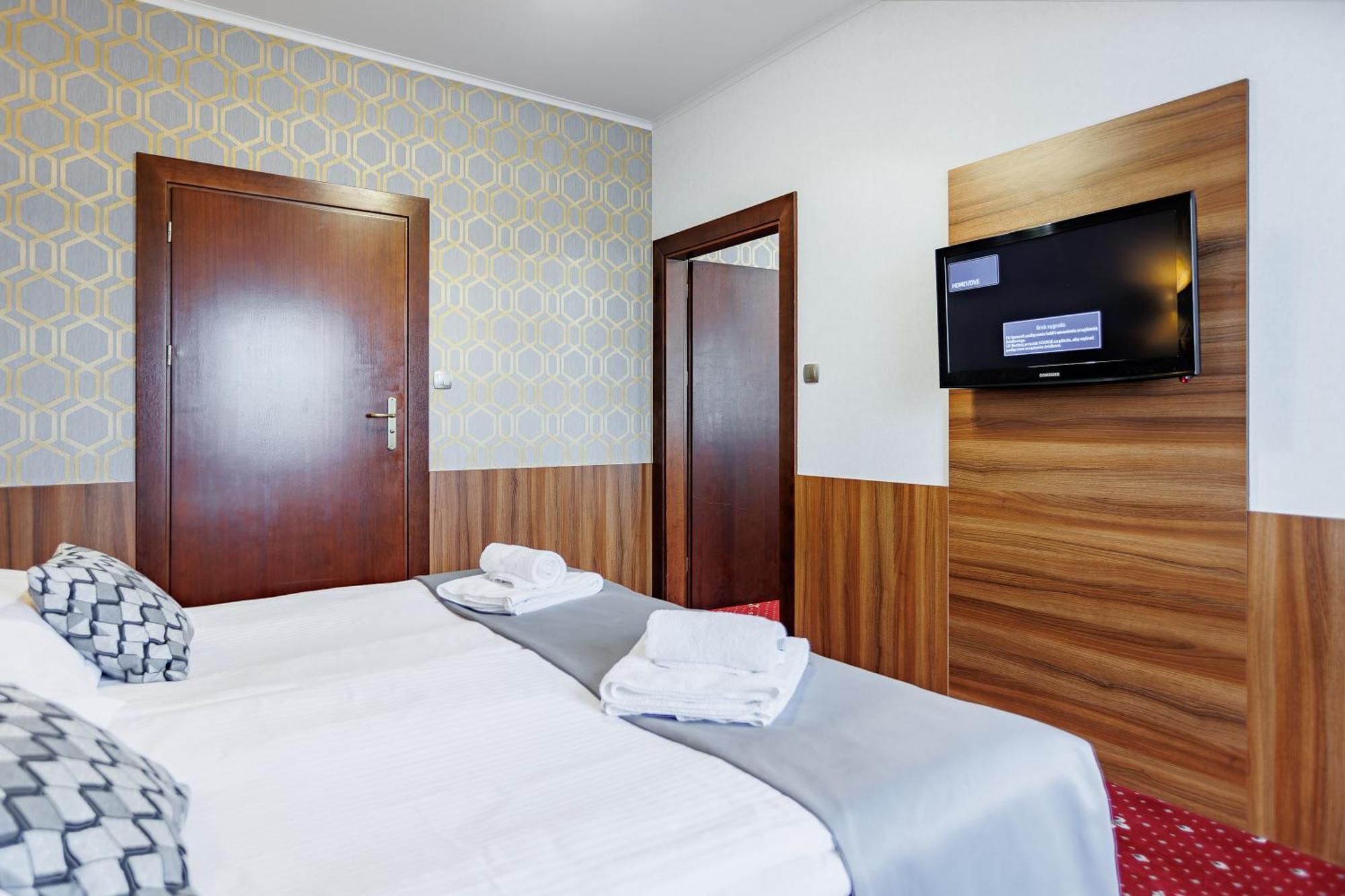 Hotel Cristal Park Dąbrowa Tarnowska Εξωτερικό φωτογραφία