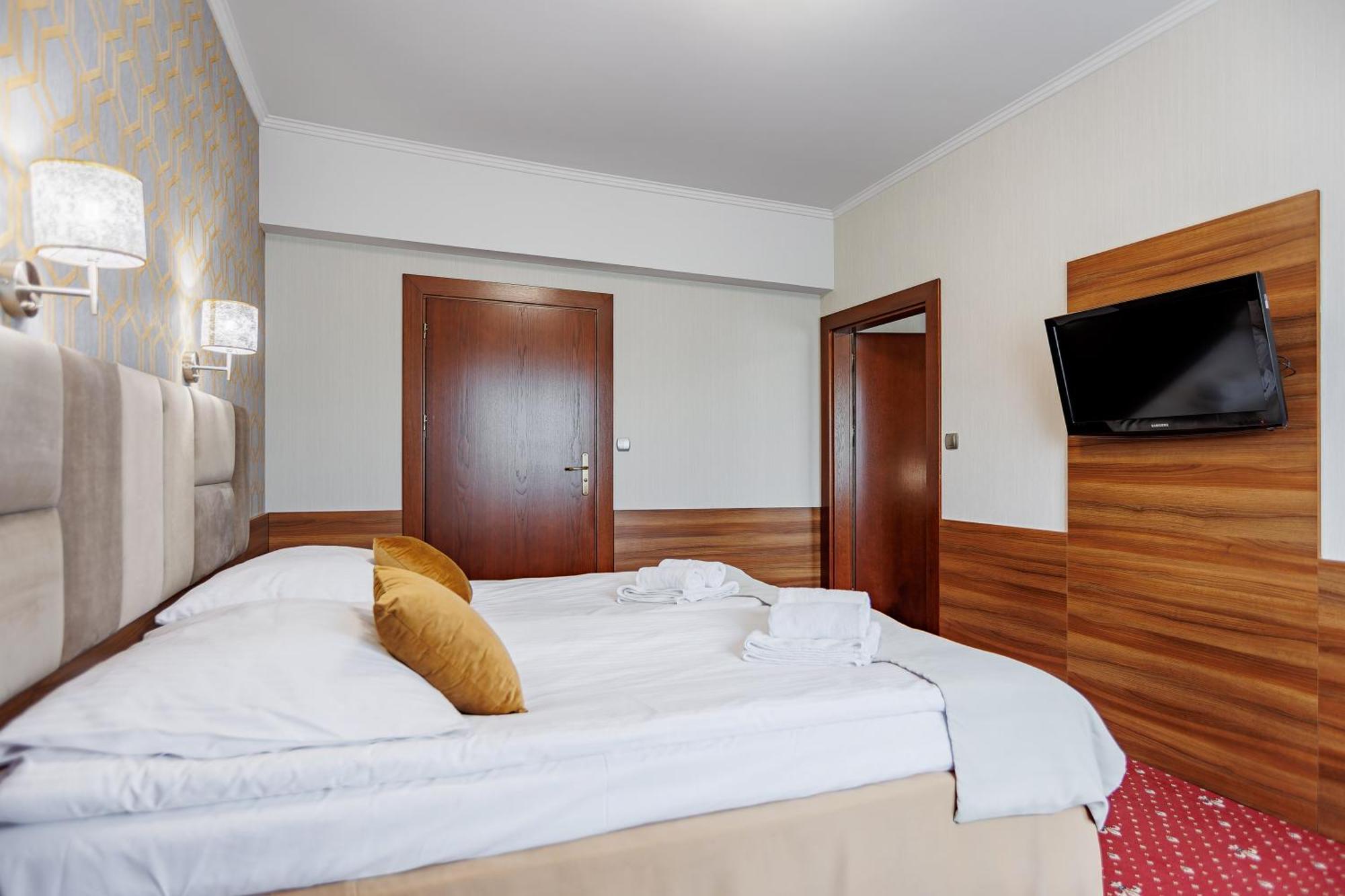 Hotel Cristal Park Dąbrowa Tarnowska Εξωτερικό φωτογραφία