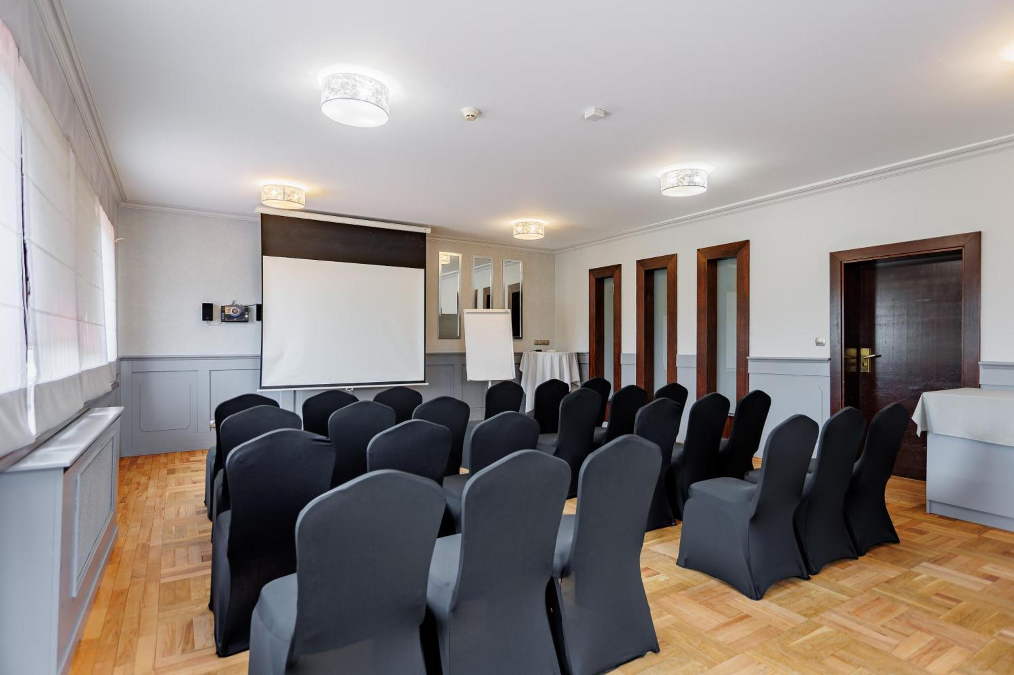 Hotel Cristal Park Dąbrowa Tarnowska Εξωτερικό φωτογραφία