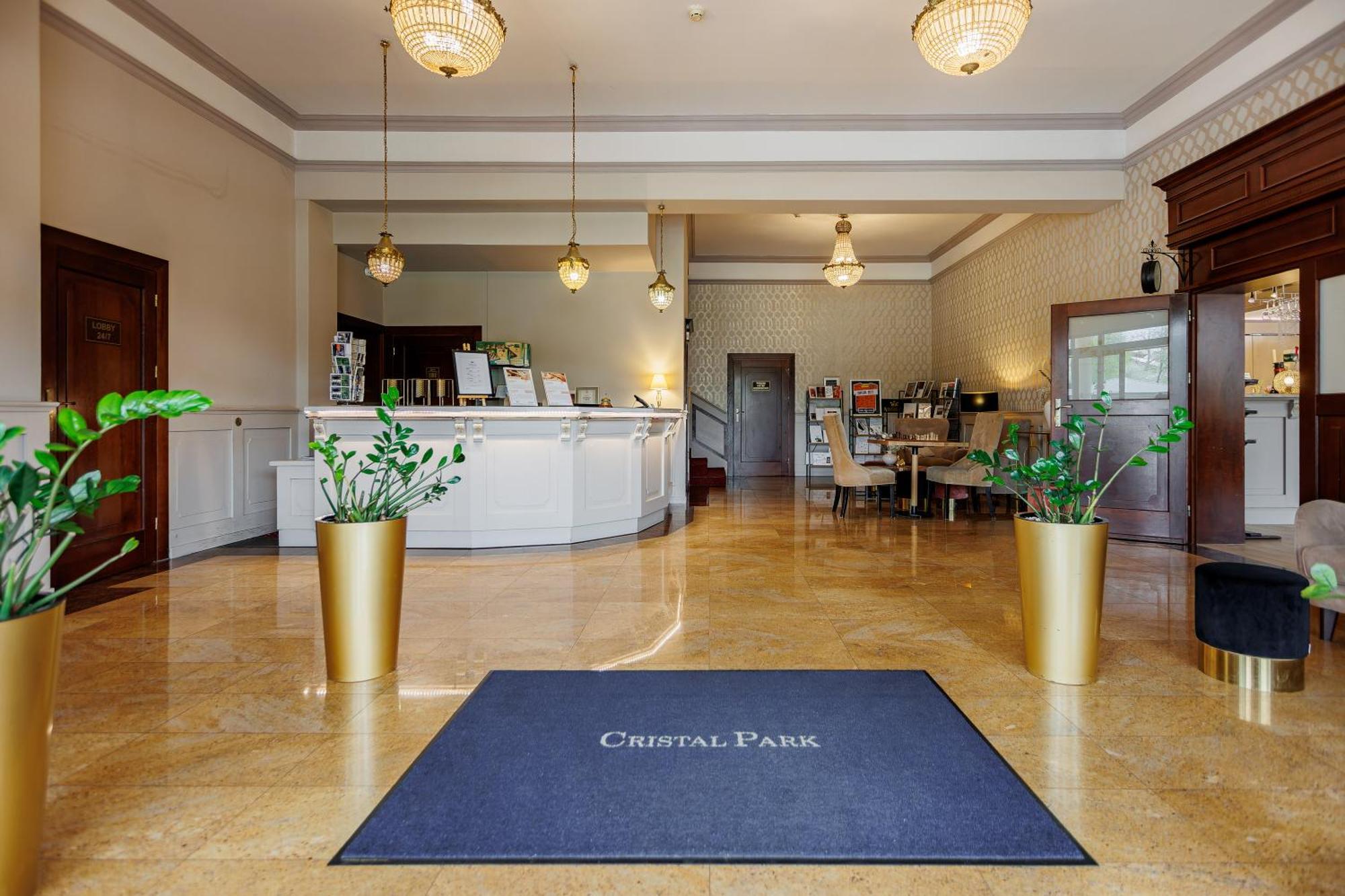 Hotel Cristal Park Dąbrowa Tarnowska Εξωτερικό φωτογραφία