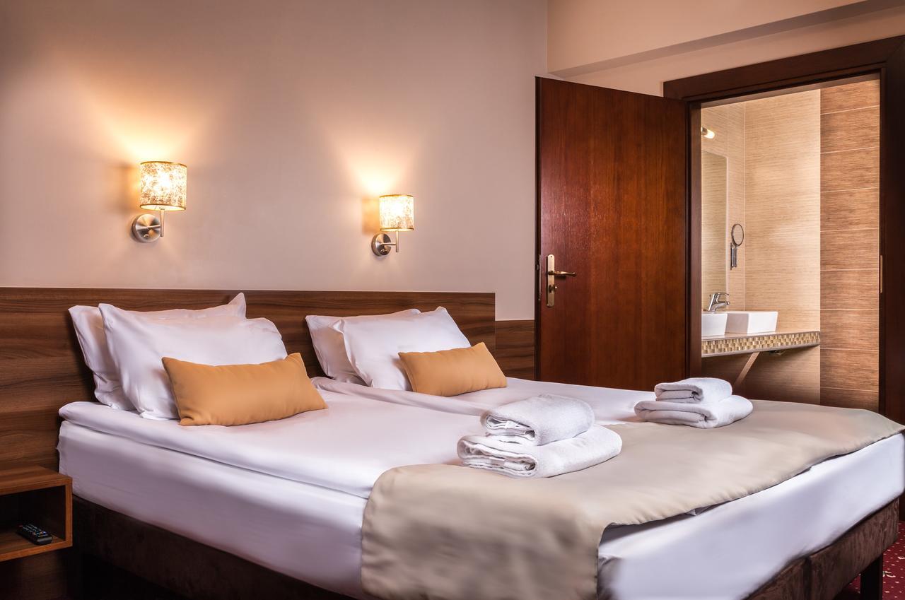 Hotel Cristal Park Dąbrowa Tarnowska Εξωτερικό φωτογραφία