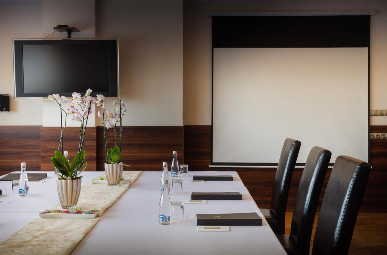 Hotel Cristal Park Dąbrowa Tarnowska Εξωτερικό φωτογραφία